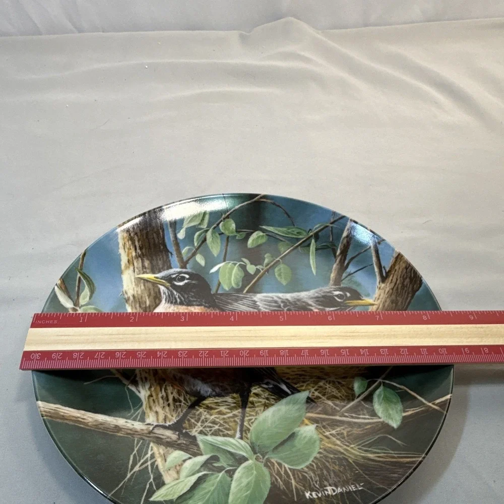 1986 Knowles Britannica Birds of Your Garden Robin Plate 6687A 10in China